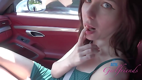 Sav siri with a sexy girl