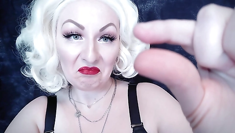 Hot blonde with huge ass and ready for her big compare