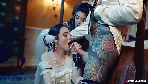 Mature woman has pussy