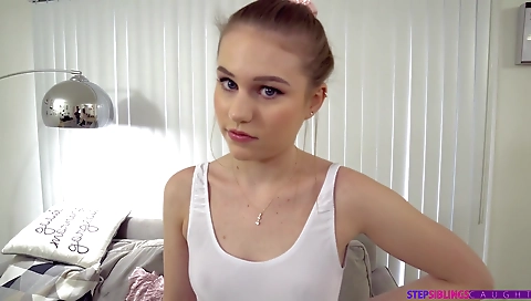 Mature mami banxxxalos scoops and dildo up her